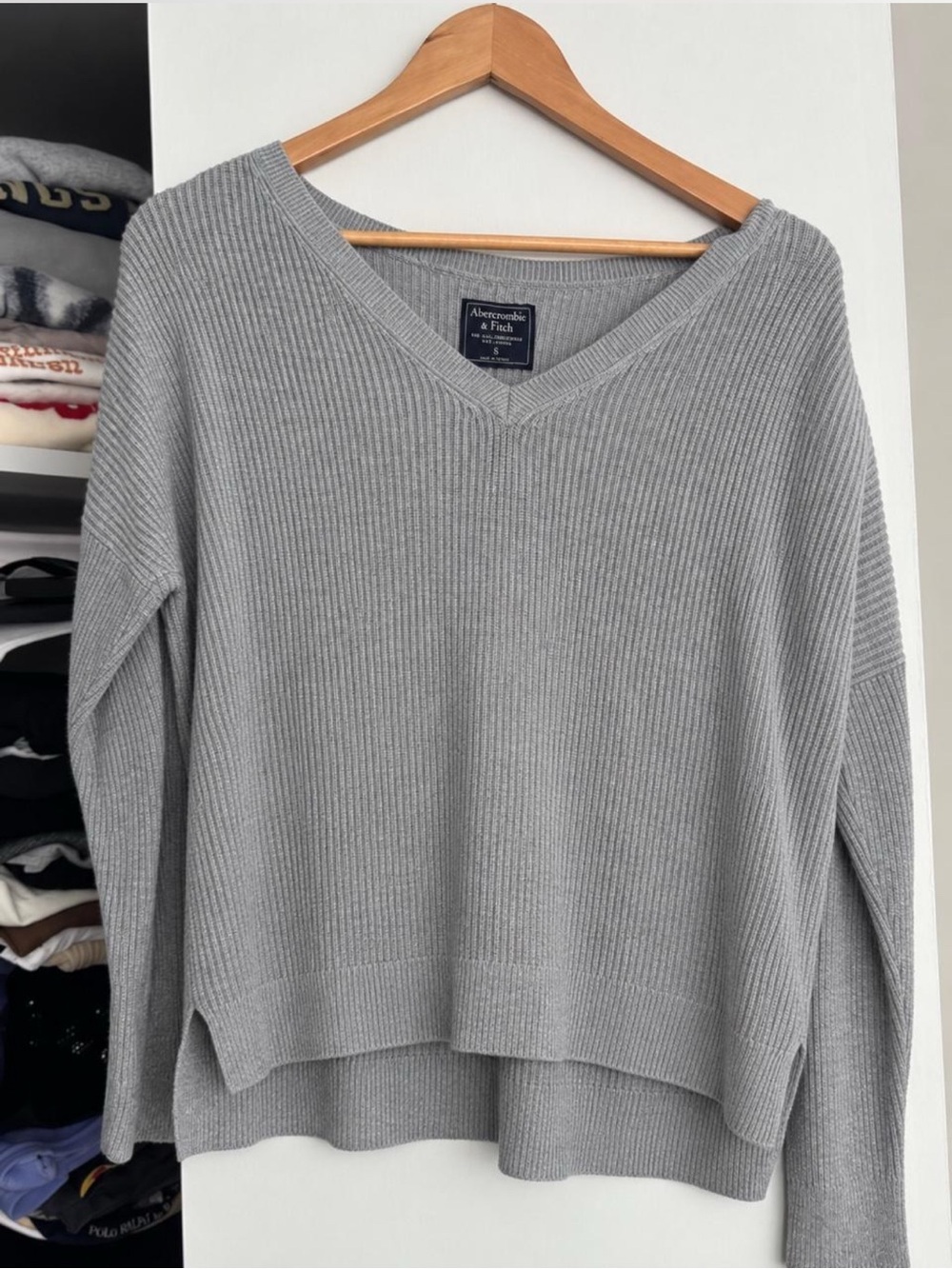 Abercrombie & Fitch Gray Ribbed V-Neck Sweater